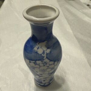 Blue and White Floral Ceramic Vase 4 inches in height.